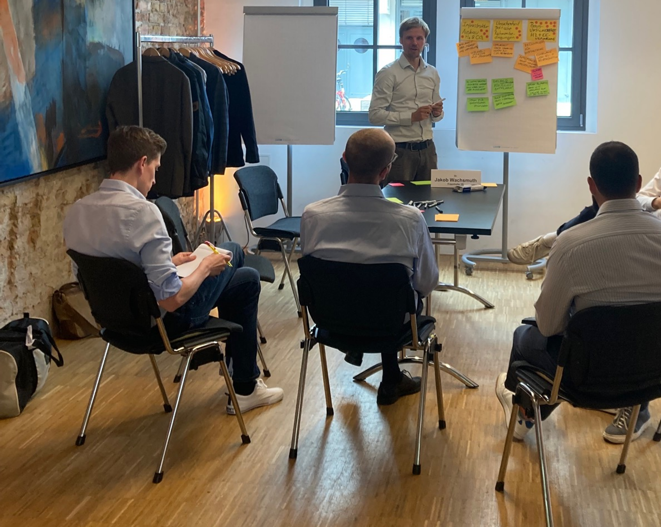 Jakob Wachsmuth coordinating discussions in Group 1 (infrastructure-related bottlenecks)